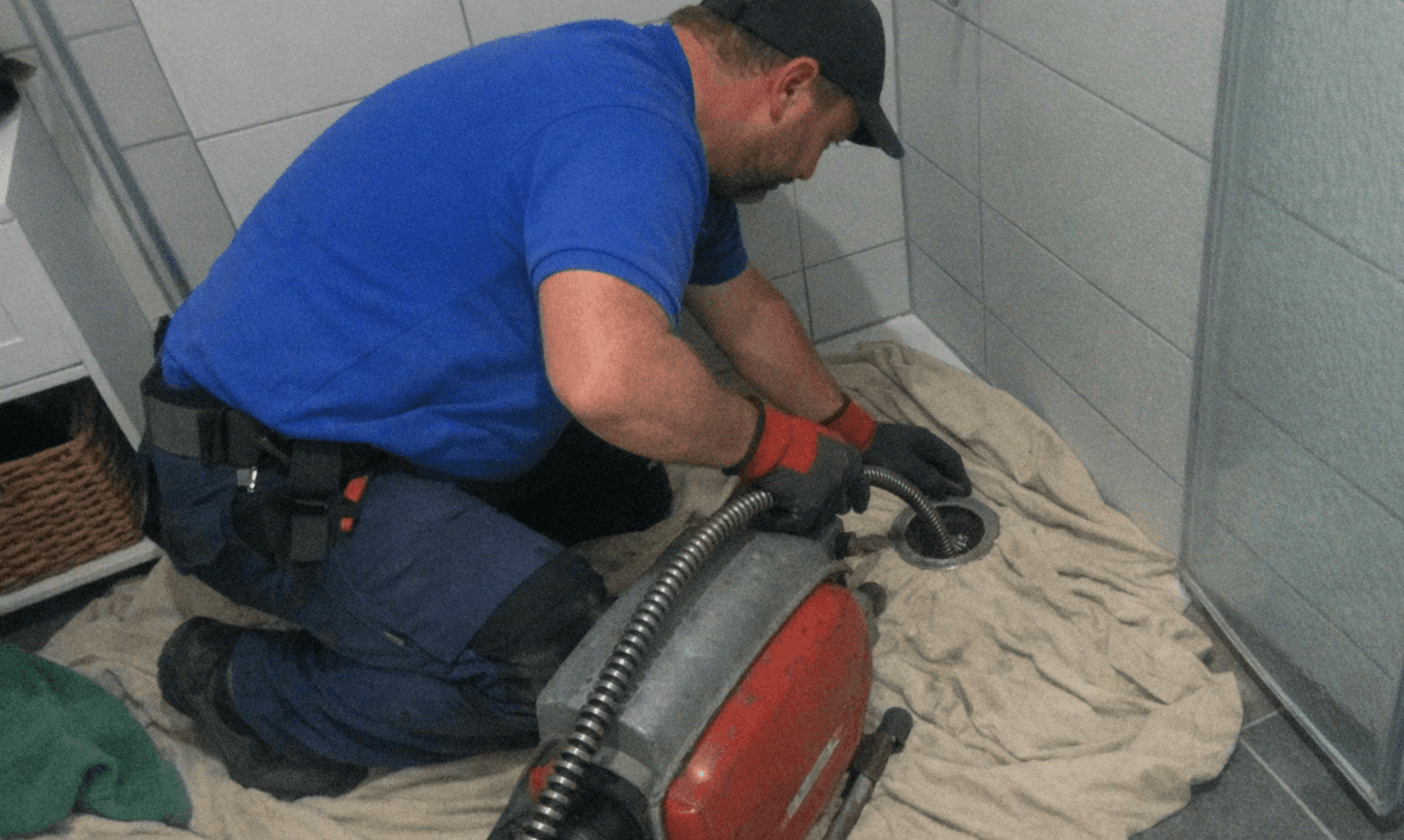 Mechanische Rohrreinigung im Gebäude